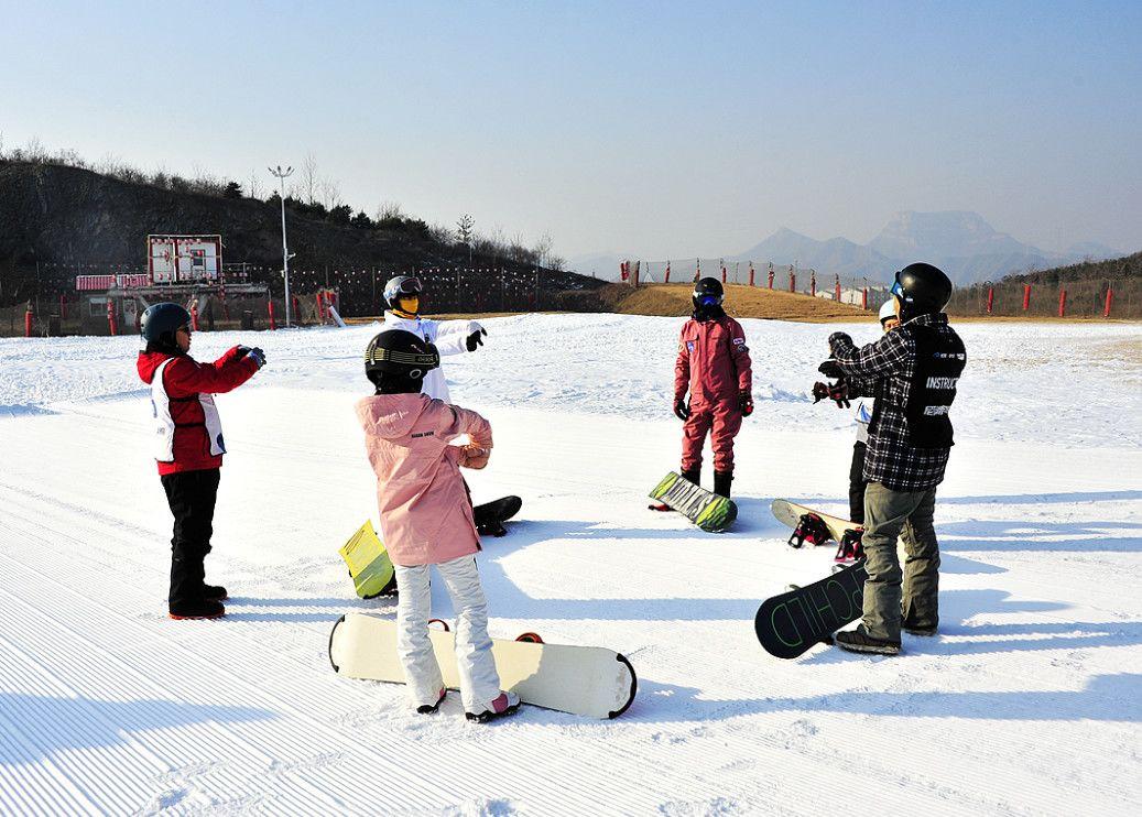 冬季滑雪旅游探秘雪域奇景，最佳地点揭晓