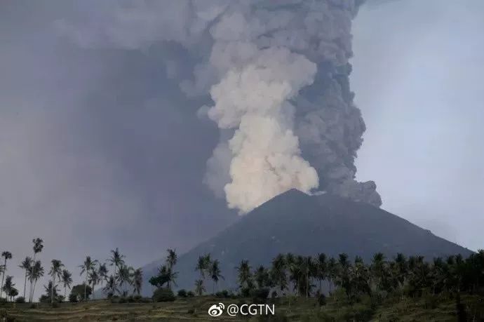 印尼火山喷发后仍有中国游客滞留，影响与应对措施