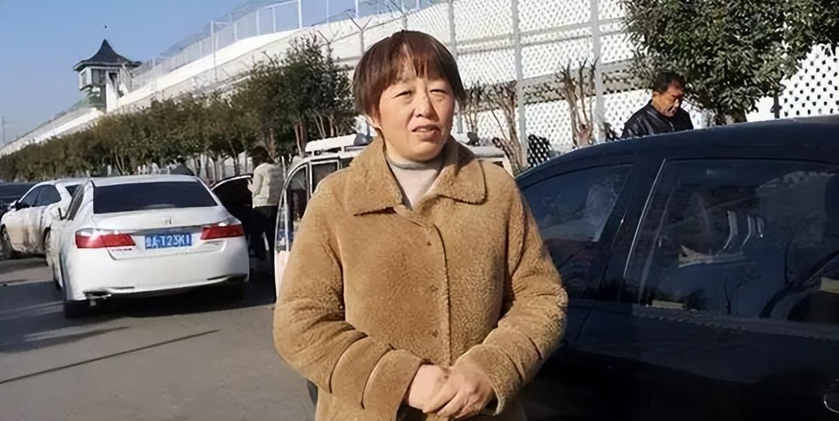 外卖员刺死女司机事件，丈夫被刑拘，引发社会深思