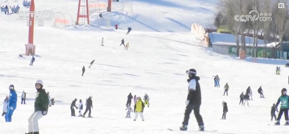 多地冬季旅游活动丰富，冰雪经济持续繁荣