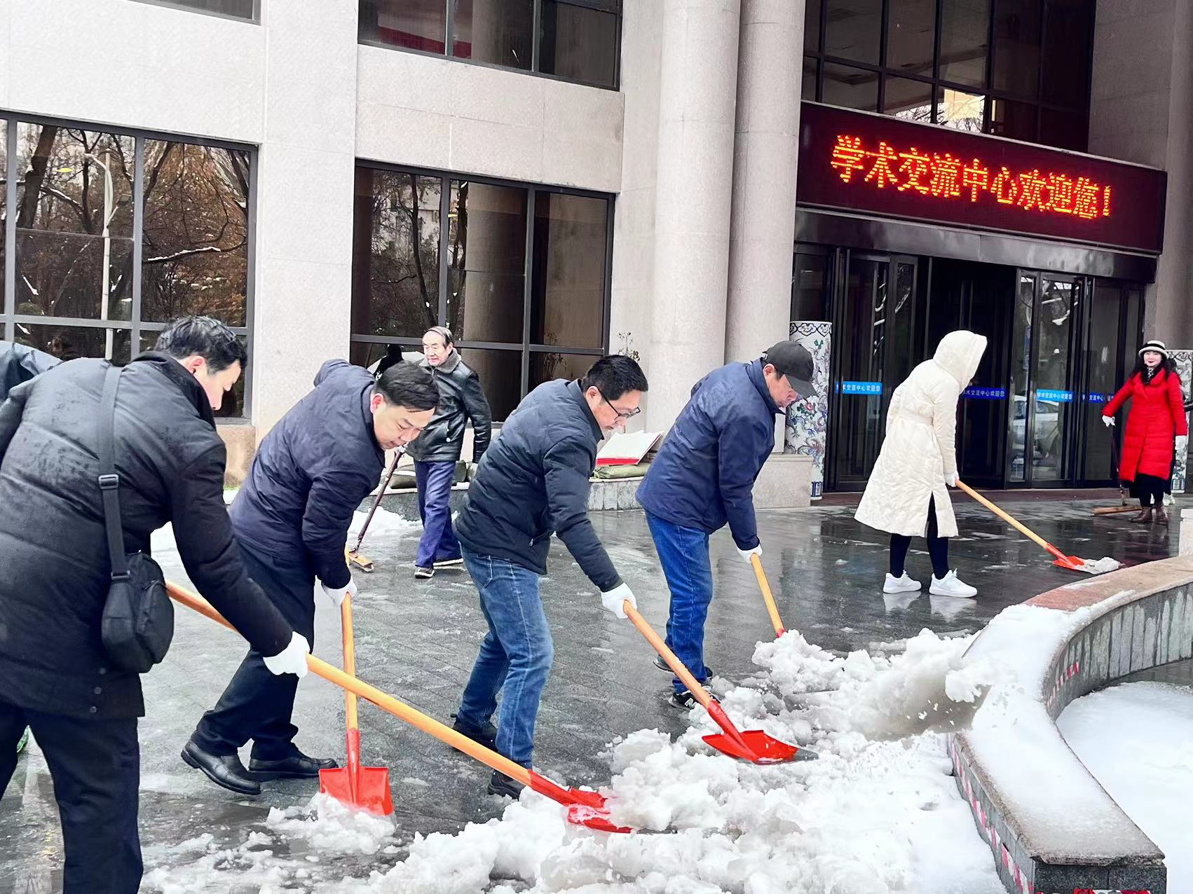 学校扫雪与奖学金挂钩背后的深层意义与操作探讨，回应与反思