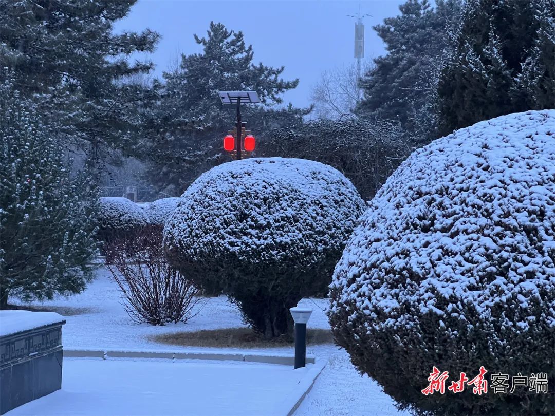 兰州雪舞纷乱，城市韵味独特