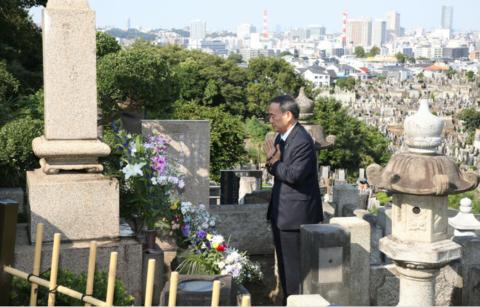 日本首相车祸细节，回家扫墓追尾警车，日本首相车祸细节，回家扫墓追尾警车