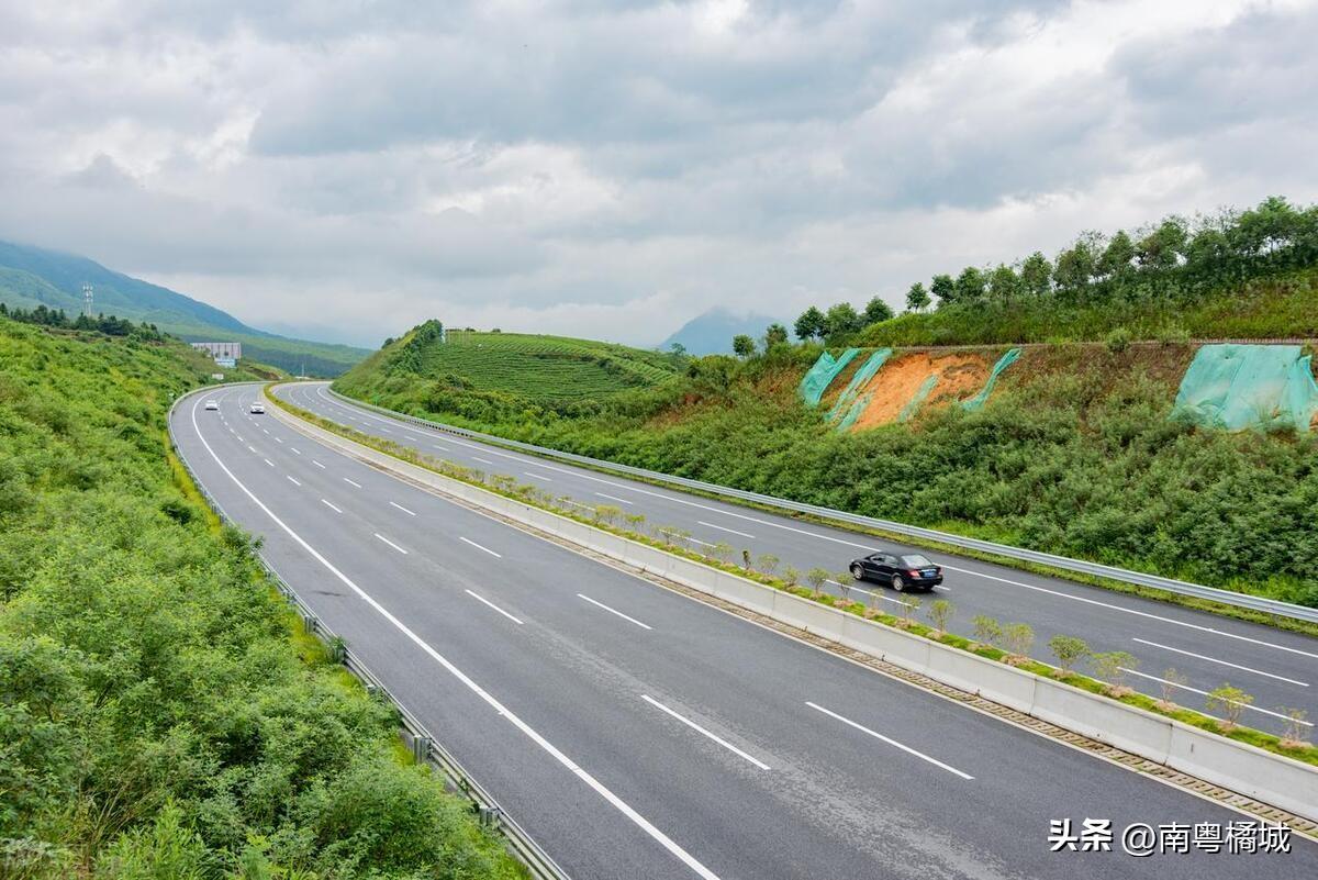 高速铁路新线路开通，地区互联互通的强大引擎推进器